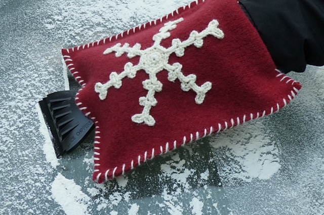 Snowflake Ice Scraper Mitt
