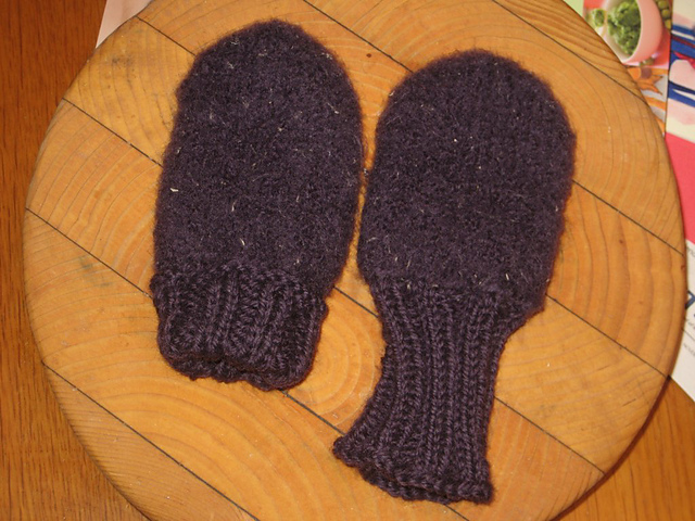 Thumbless felted baby mitts