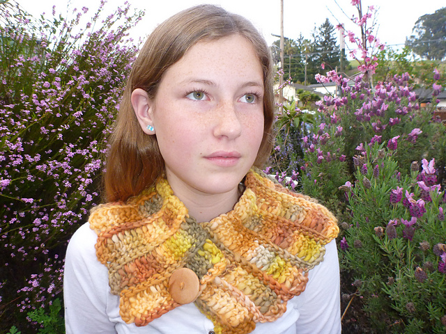 Scallop-Edged Button Cowl
