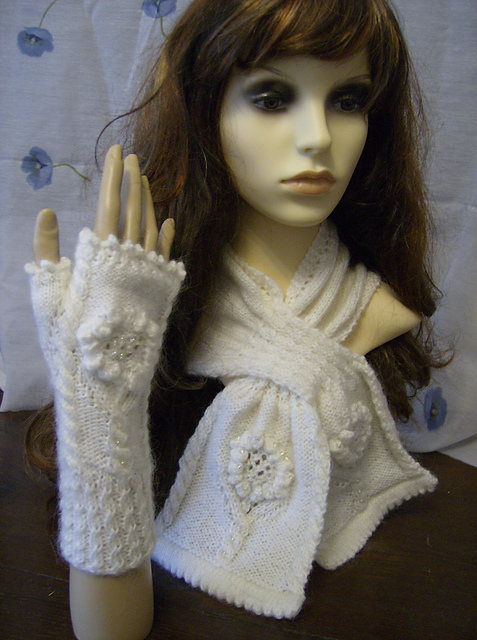 Love-in-a-Mist keyhole Scarf/Fingerless Mittens