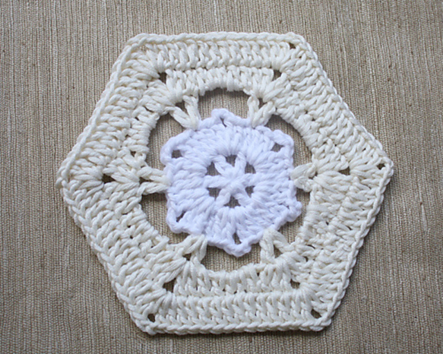 Riverhouse Blanket Motif