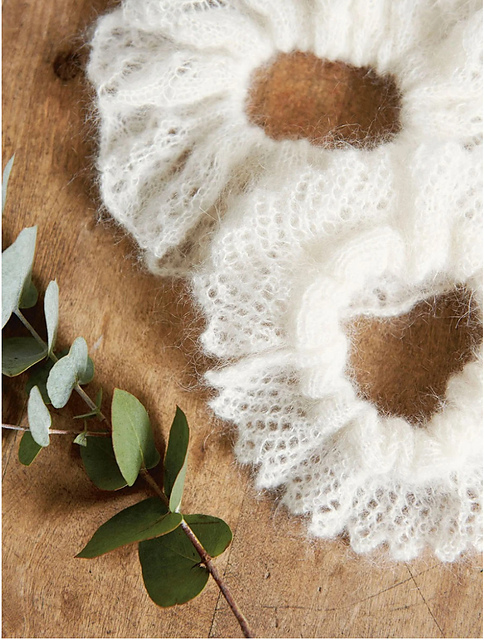 77-05 Lace Scrunchie