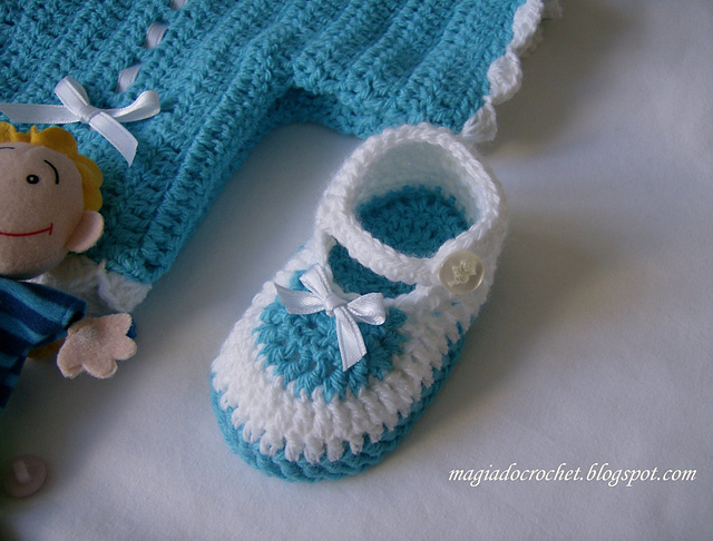 Baby crochet shoes