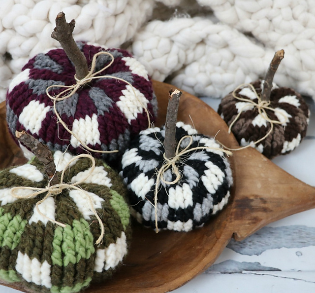 Bulky & Quick Plaid Pumpkins
