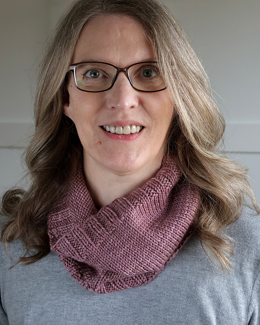 Sugar Plum Cowl