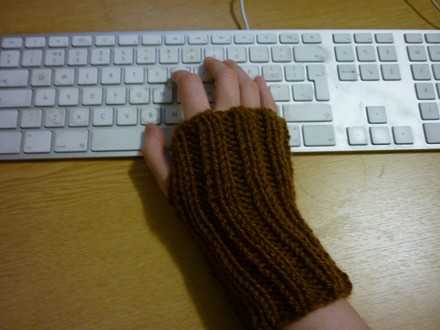 MODO's Super Easy Fingerless Mittens