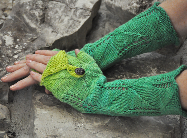 Folium Vitae Convertible Fingerless Mitts