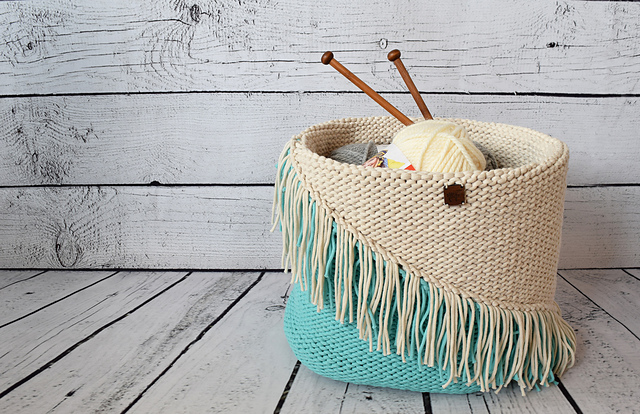 Simple Stockinette Basket Bag