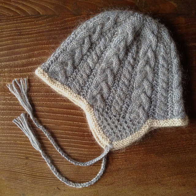 V. Earflap Hat 耳当てつきの帽子