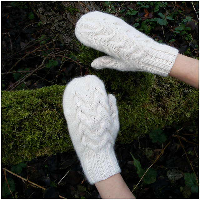 ARCTIC knitted mittens