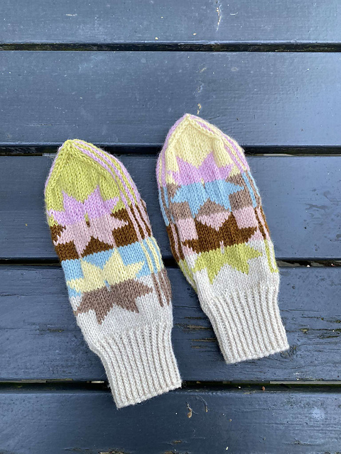 Patchwork Star Mittens