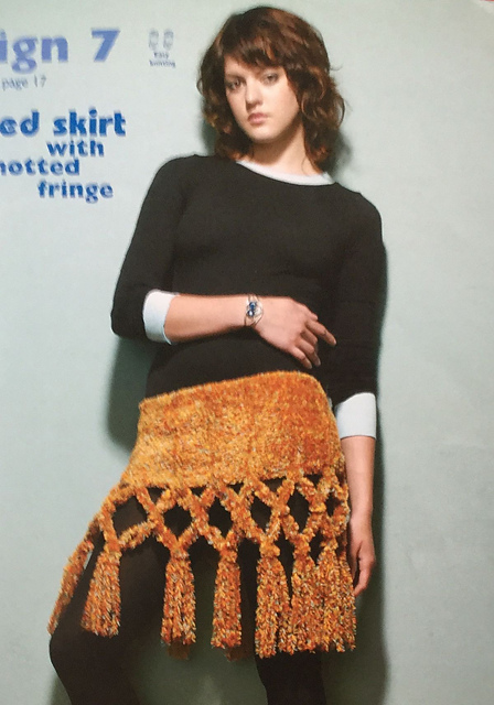 Ribbed skirt with knotted fringe