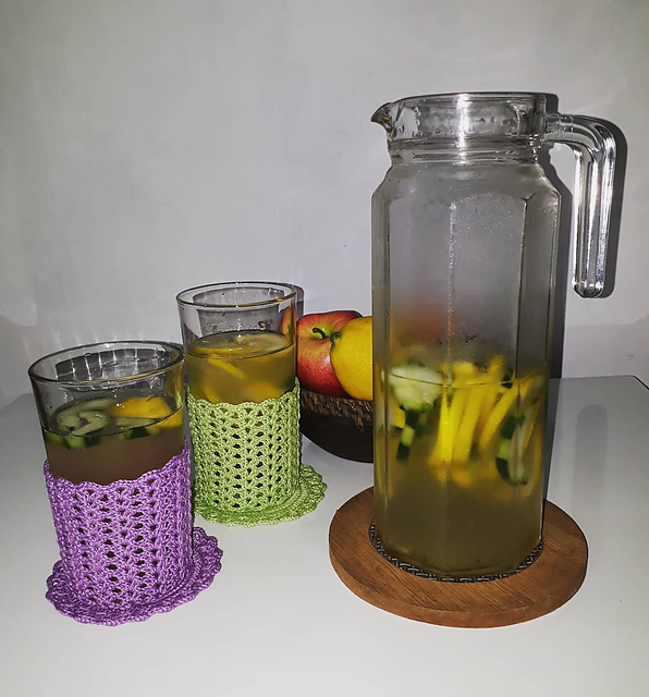 Glass holder and coaster set