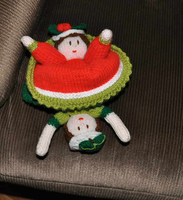 Topsy-Turvy Doll: Holly & Ivy