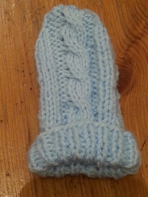 Cabled Baby Mitts
