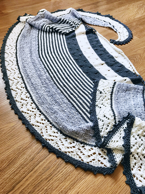 Ravelry: mineva81's 3 Color Cashmere Shawl