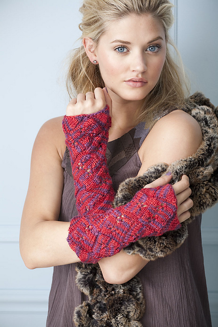 Eyelet wristers