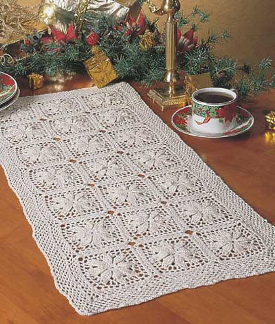 Christmas Poinsettias Table Set: Runner