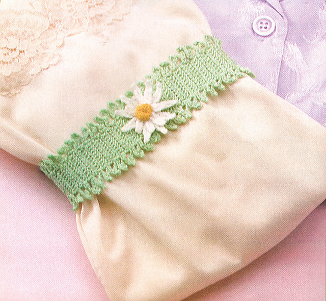 Lingerie Clasps: Daisy
