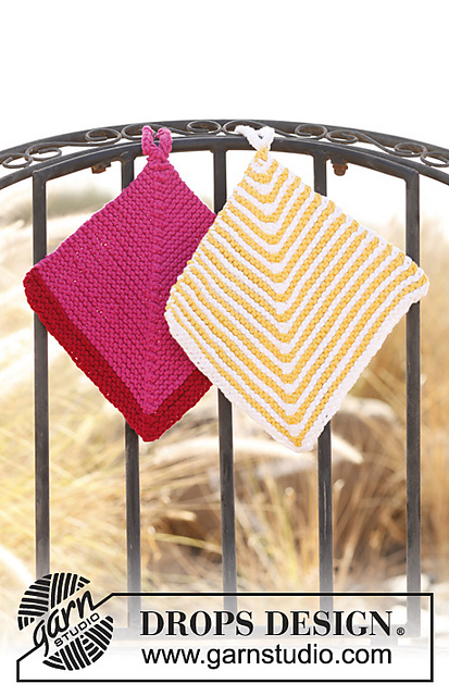 0-829 Pot holders with domino pattern
