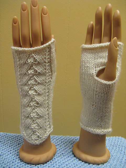 DK Fingerless Mitts