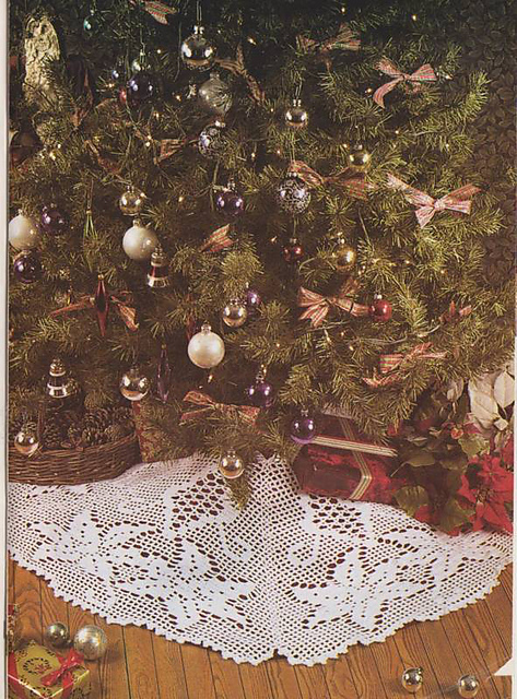 Christmas pointsettias tree skirt