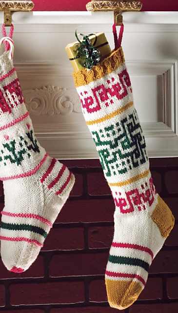Holiday Mosaic Stockings: Interlocking Chains