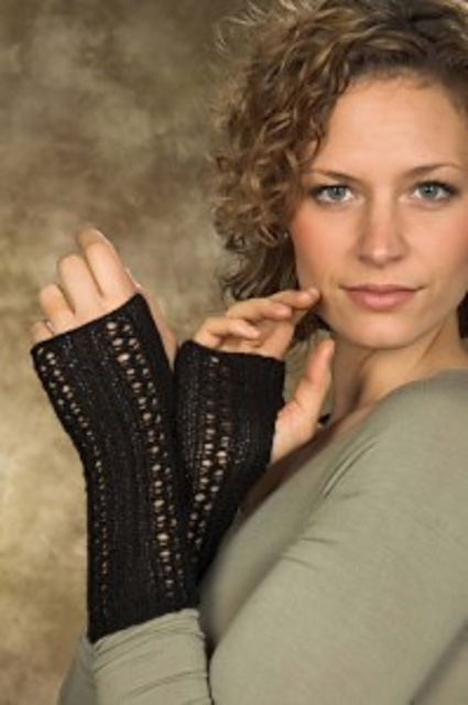 Buckingham Lace Fingerless Gloves