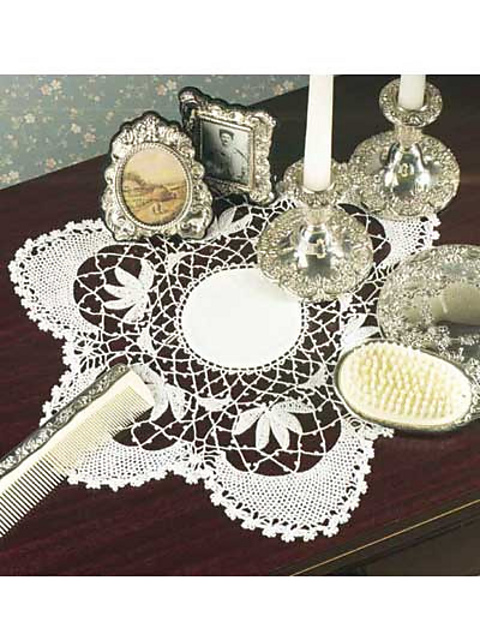 Small Centerpiece in Crescent and Half-Daisy