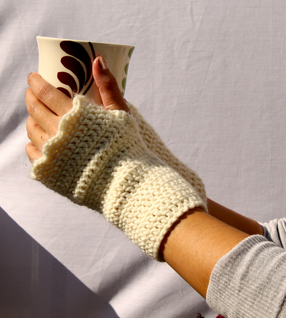 Scalloped Fingerless Gloves