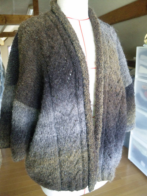p.24 Cardigan（もこもこのカーディガン）