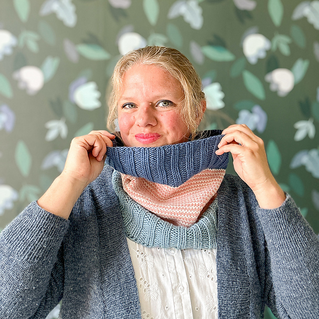 Simple Striped Cowl