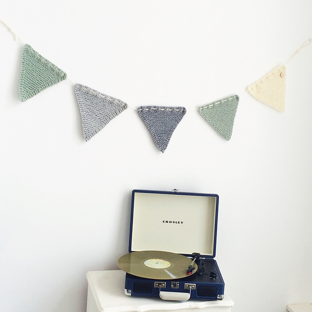 Knitted Garland