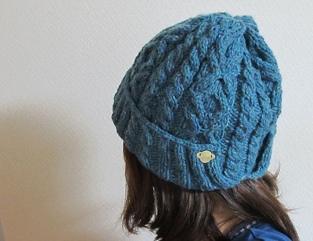 N. Slitted Hat　スリット入りの帽子