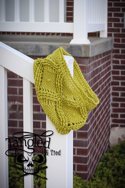 Cabled Diamonds Cowl