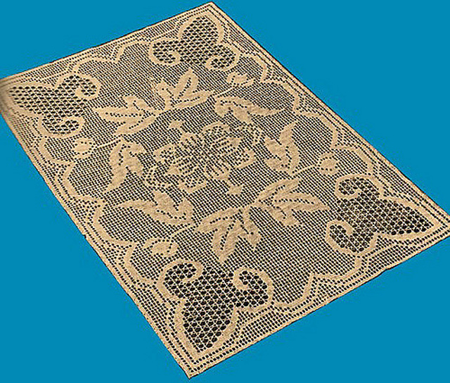 Arabesque Filet Centerpiece - Runner