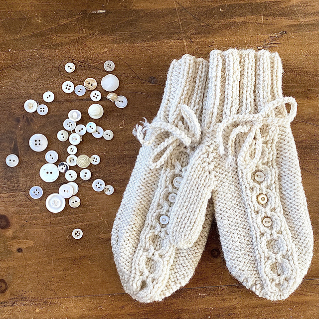 Two-Needle Split Cable Mittens