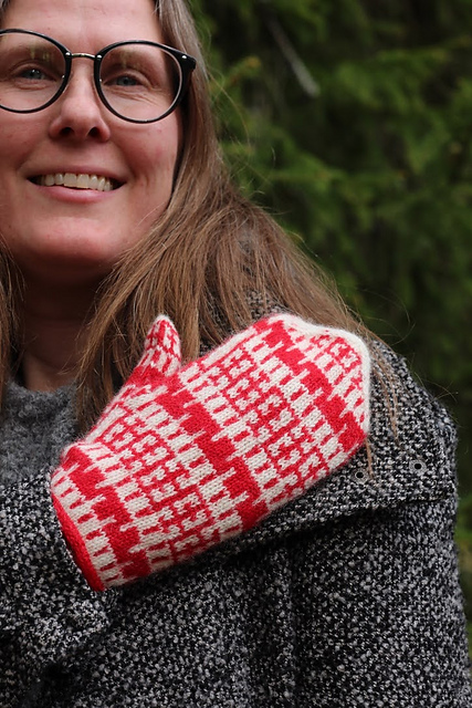 Echo of the forest mittens