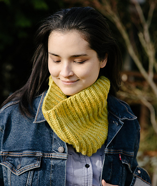 Fisherman's Rib Cowl in Four Gauges