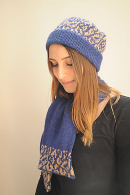 1531 Fauna hat and scarf