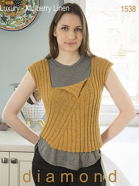 1538 Asymmetrical ribbed shell