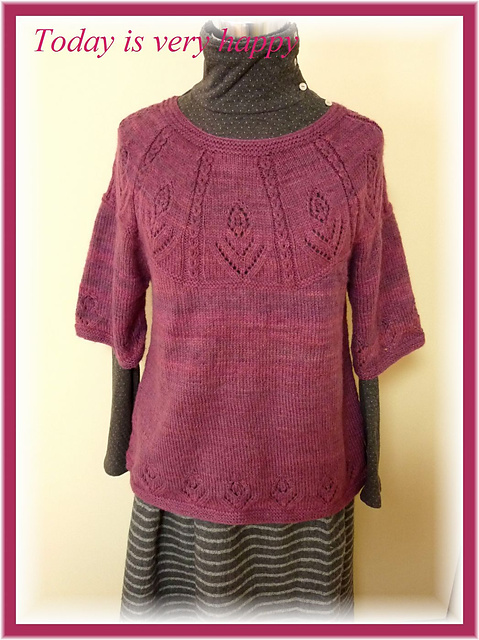c. Round Yoke Sweater（丸ヨークの五分袖セーター）