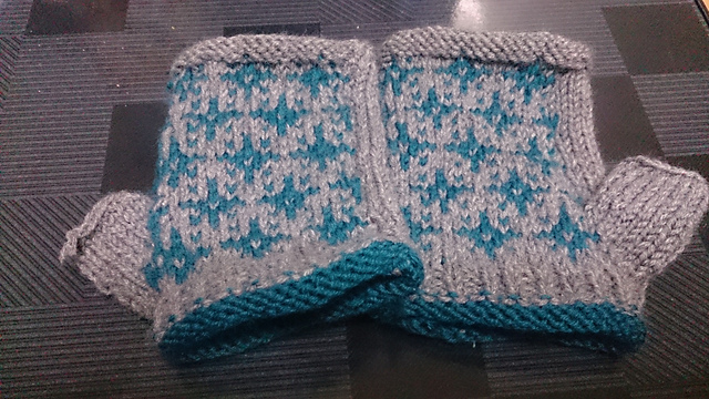10 The Snow Pattern Fingerless Mitts