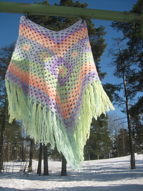 54. Virkattu Poncho