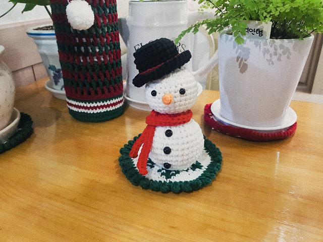 snowman armigurumi