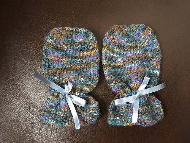 Infants Rosebud Mittens #151