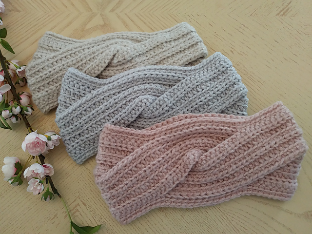Ravelry: The Big Twist Ear Warmer Headband pattern by Maria Bruni