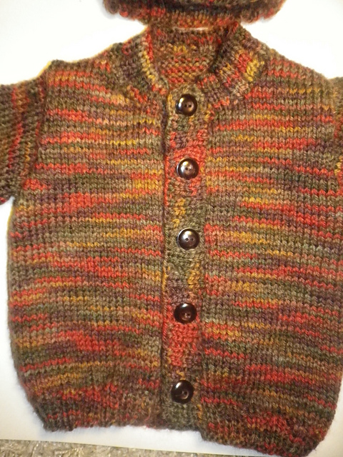 Cardigan with round neck and raglan set in sleeves