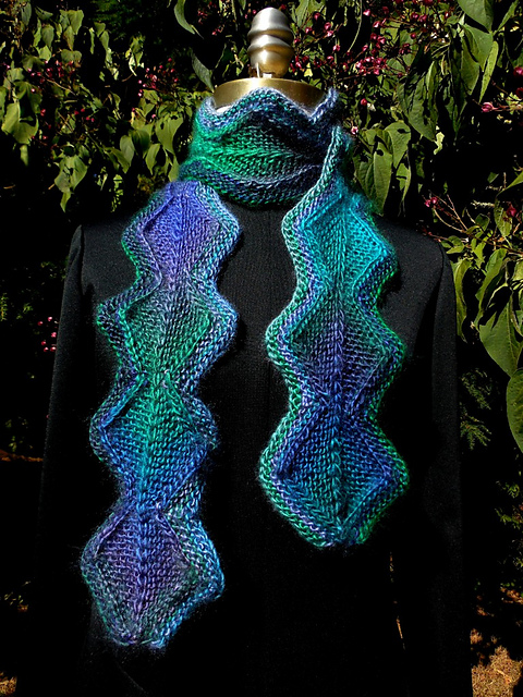 Chain of Diamonds Scarf
