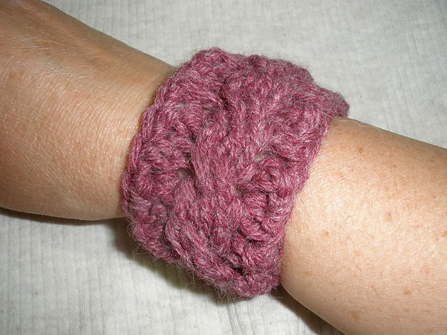 Cabled Wrist Warmer